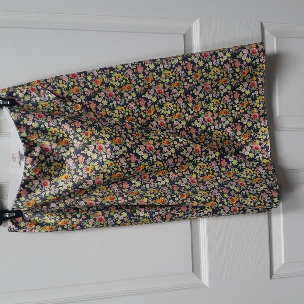 Loft flower wrap style skirt with elastic waist